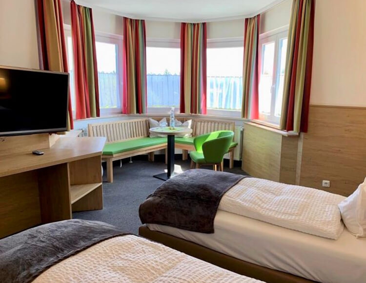 Double room with cosy corner seat